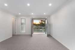 109 Belvedere Dr, Spring Mountain QLD 4300, Australia