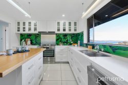 9 Bland Ct, Rokeby TAS 7019, Australia
