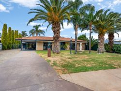 32 Burkett Dr, Hannans WA 6430, Australia