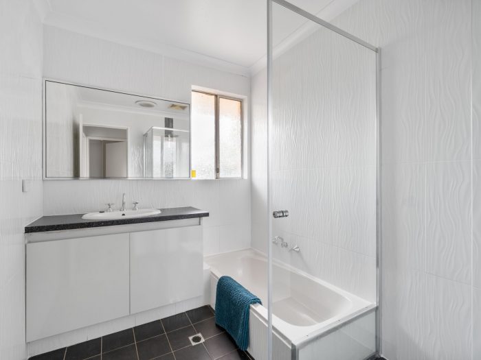 32 Burkett Dr, Hannans WA 6430, Australia