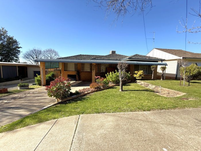 62 Campbell St, Young NSW 2594, Australia
