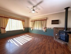 62 Campbell St, Young NSW 2594, Australia