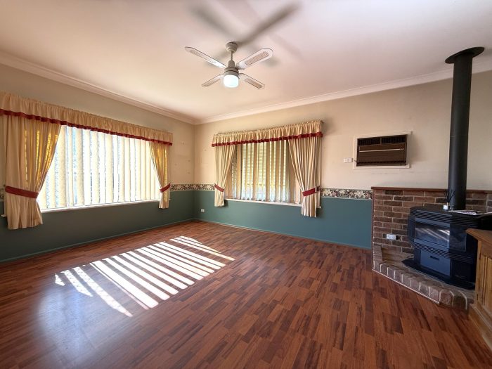 62 Campbell St, Young NSW 2594, Australia