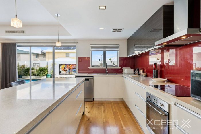 11 Seabird Bend, Jindalee WA 6036, Australia