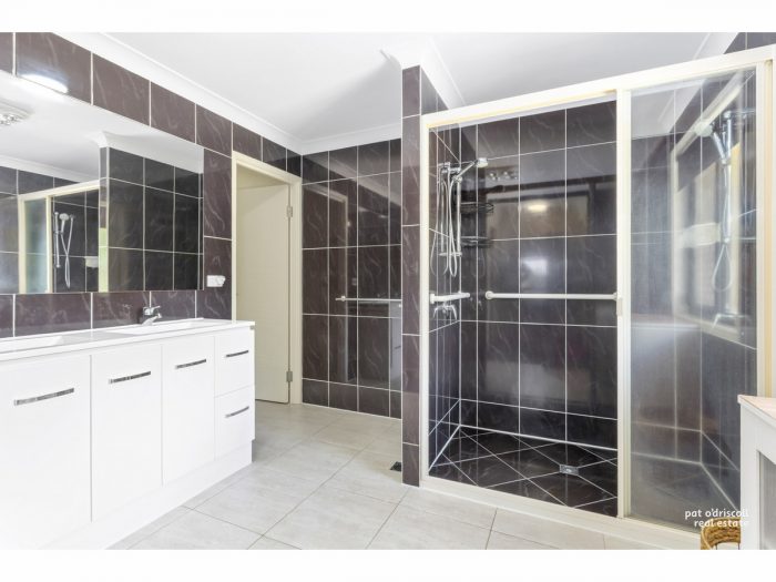 16 Ingram Dr, Gracemere QLD 4702, Australia