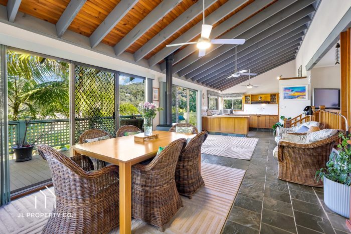 8 County Cl, Umina Beach NSW 2257, Australia