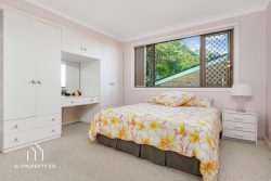 8 County Cl, Umina Beach NSW 2257, Australia