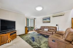 8 County Cl, Umina Beach NSW 2257, Australia