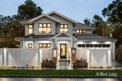 126 Dalgetty Rd, Beaumaris VIC 3193, Australia