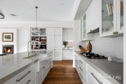 126 Dalgetty Rd, Beaumaris VIC 3193, Australia