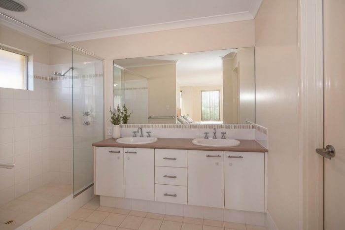 5 Indooroopilly Cres, Dunsborough WA 6281, Australia