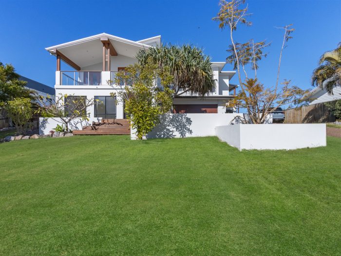 6 Highview Dr, Craignish QLD 4655, Australia