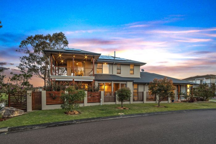 2 Emerald Waters Ave, Wyong NSW 2259, Australia