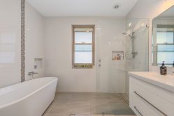 2 Emerald Waters Ave, Wyong NSW 2259, Australia