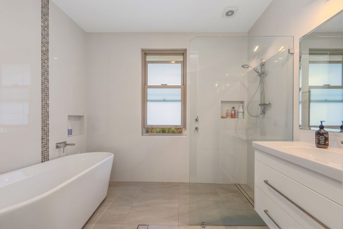 2 Emerald Waters Ave, Wyong NSW 2259, Australia