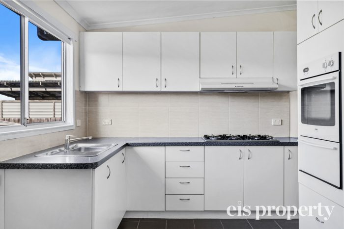 43 Emmaline Ct, Rokeby TAS 7019, Australia