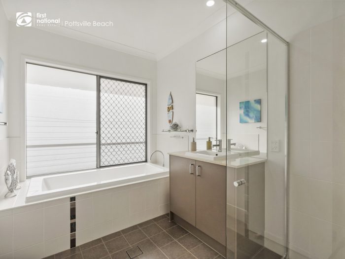 76 Newcastle Dr, Pottsville NSW 2489, Australia