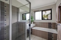 5 Oxley Cres, Erakala QLD 4740, Australia