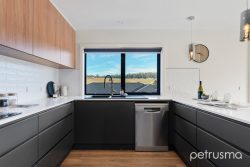 42 Hallett Dr, Rokeby TAS 7019, Australia