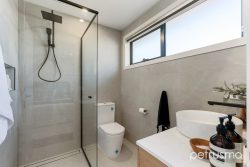 42 Hallett Dr, Rokeby TAS 7019, Australia