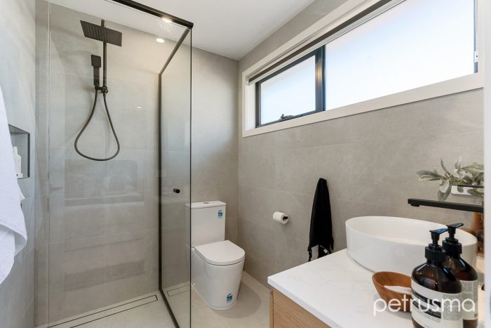 42 Hallett Dr, Rokeby TAS 7019, Australia