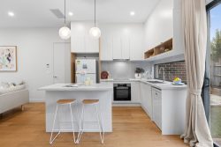 Unit 2/13 Hartwood St, Kew East VIC 3102, Australia