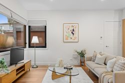 Unit 2/13 Hartwood St, Kew East VIC 3102, Australia