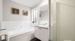 10 Hearst Ct, Wodonga VIC 3690, Australia