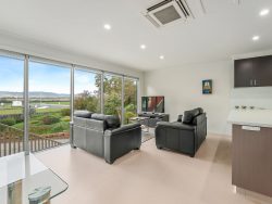 81 High St, Campbell Town TAS 7210, Australia