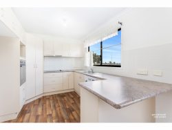 7 Pendula Ln, Blackwater QLD 4717, Australia