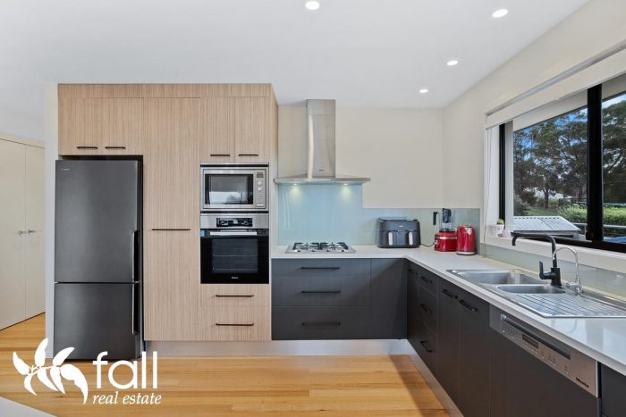 11 Hillview Dr, Margate TAS 7054, Australia