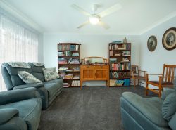 25 Holly Ave, Cawdor QLD 4352, Australia