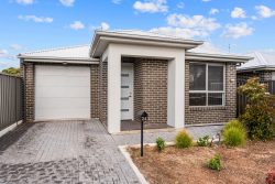 24 Hyacinth Cres, Christie Downs SA 5164, Australia