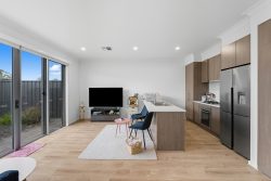 24 Hyacinth Cres, Christie Downs SA 5164, Australia