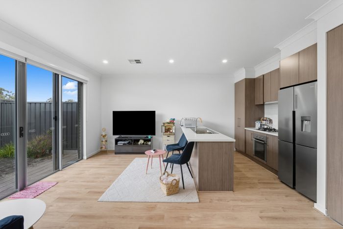 24 Hyacinth Cres, Christie Downs SA 5164, Australia