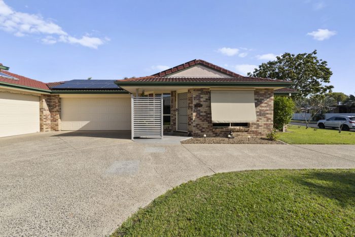 Unit 1/84 Honeymyrtle Dr, Banora Point NSW 2486, Australia