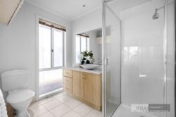 22 Jade Cct, Burwood East VIC 3151, Australia