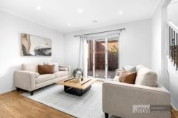 22 Jade Cct, Burwood East VIC 3151, Australia