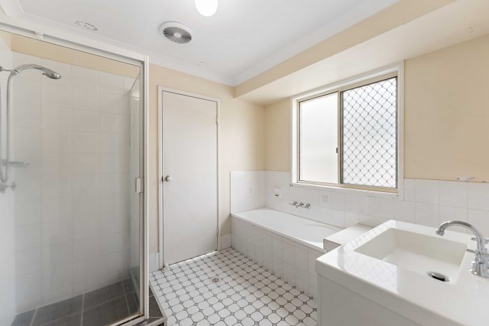 5 Lambourne Ct, Lawnton QLD 4501, Australia