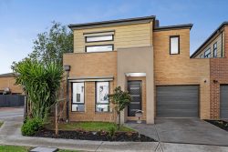 32 Lawn Cres, Braybrook VIC 3019, Australia