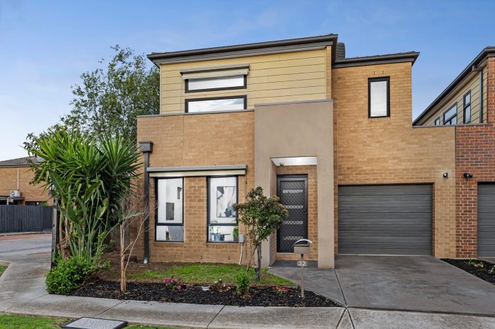 32 Lawn Cres, Braybrook VIC 3019, Australia