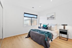 32 Lawn Cres, Braybrook VIC 3019, Australia