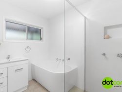 1 Lloyd Ave, Chain Valley Bay NSW 2259, Australia