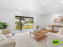 1 Lloyd Ave, Chain Valley Bay NSW 2259, Australia