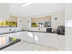 107 Cruikshank St, Frenchville QLD 4701, Australia