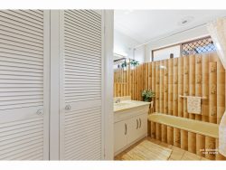 107 Cruikshank St, Frenchville QLD 4701, Australia