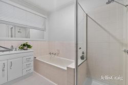 Unit 2/57 Lynden Grove, Mount Waverley VIC 3149, Australia