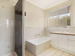 Unit 2/49 Mayfair Dr, West Wodonga VIC 3690, Australia