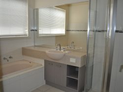 14 Mountain Way, Lavington NSW 2641, Australia