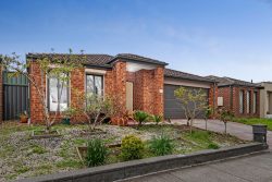 67 Pioneer Dr, Deer Park VIC 3023, Australia